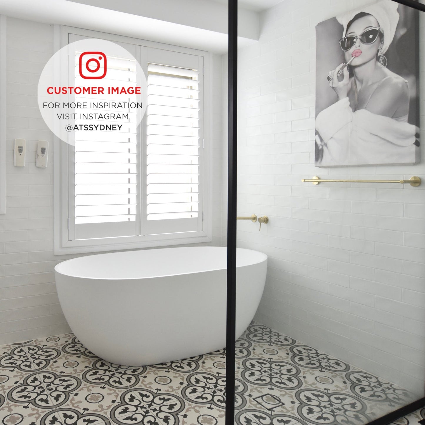 Byron Egg 1600mm Oval Freestanding Bath, Gloss White