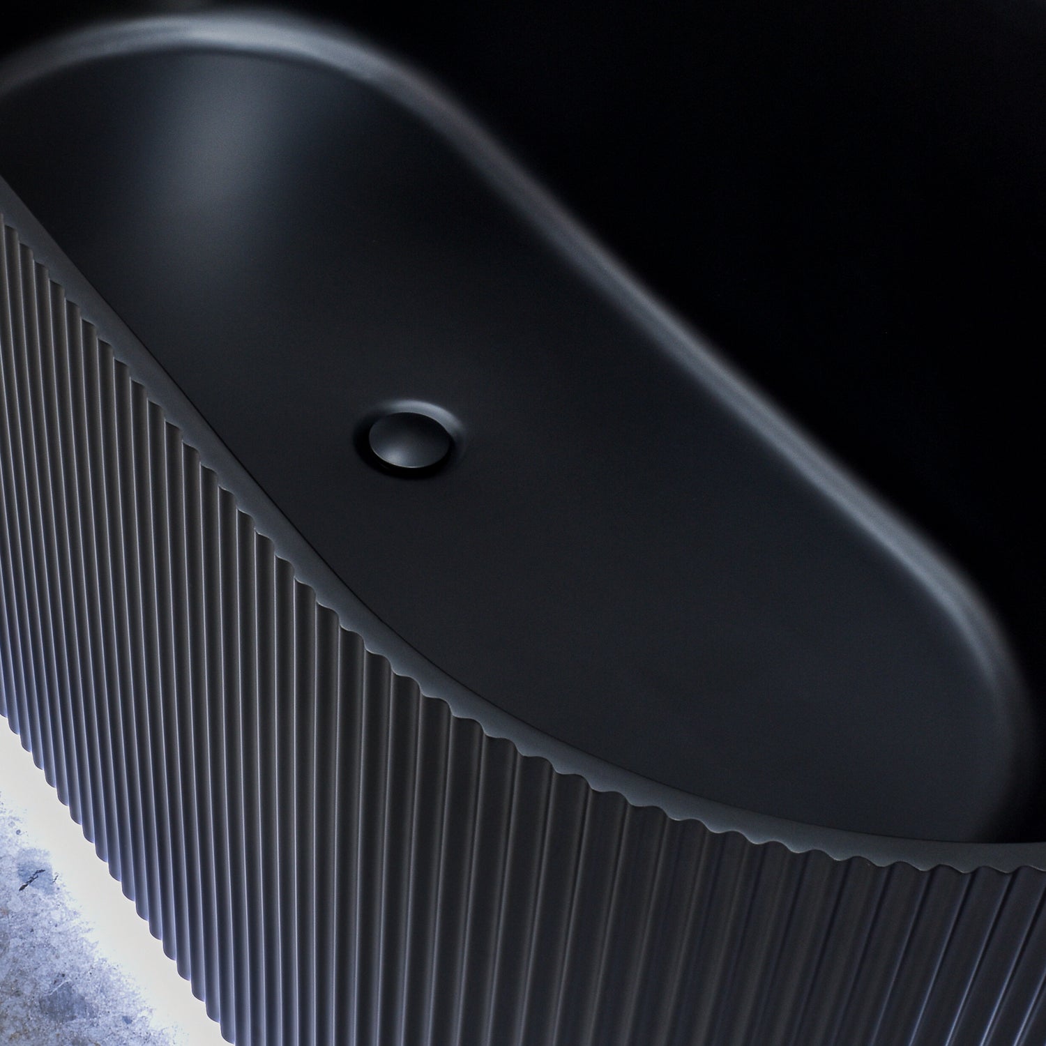 Brighton Groove 1500mm Fluted Oval Freestanding Bath, Matte Black – Enflair