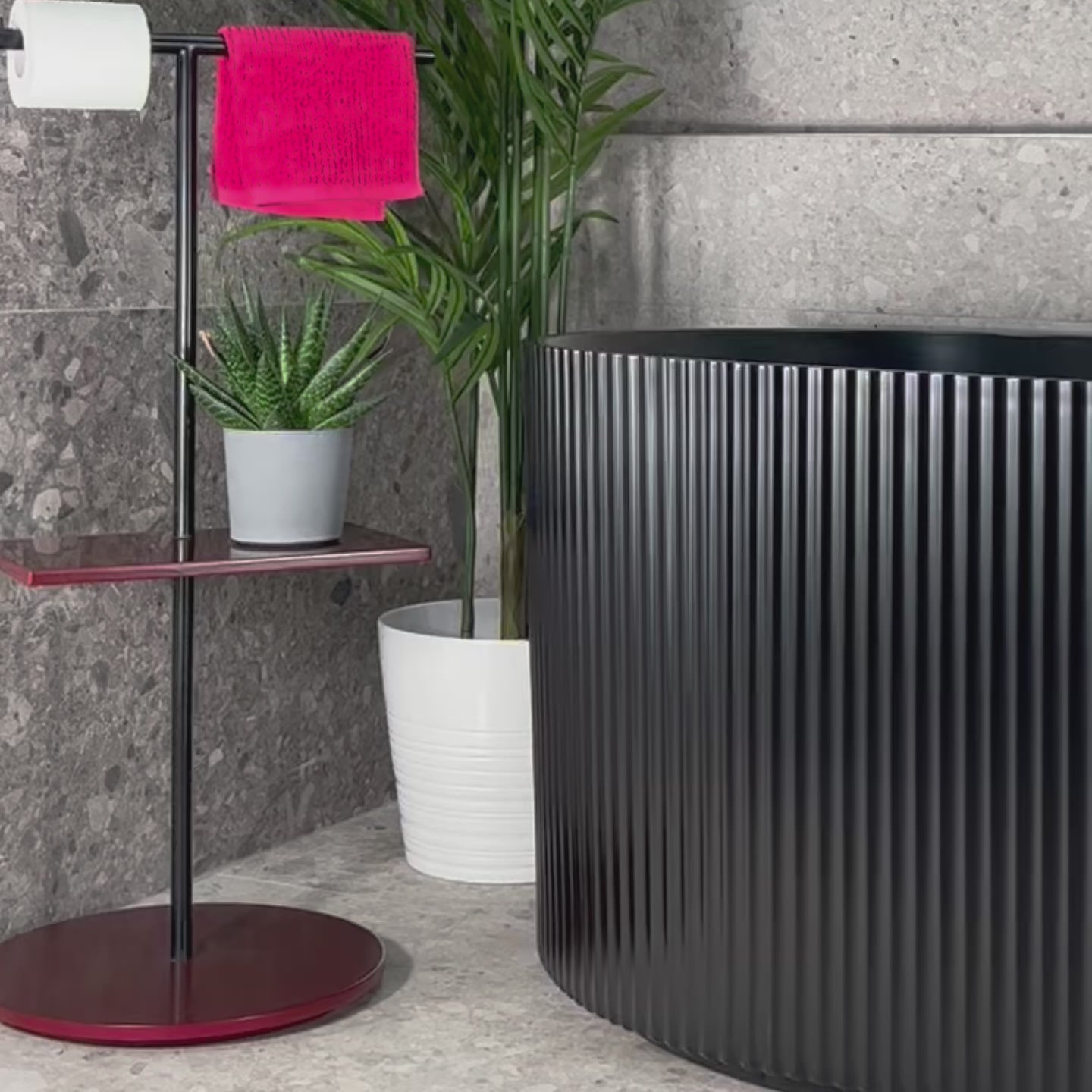 Brighton Groove 1500mm Fluted Oval Freestanding Bath, Matte Black – Enflair